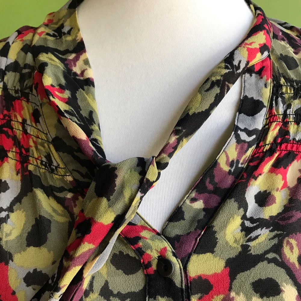 Hinge tie front blouse